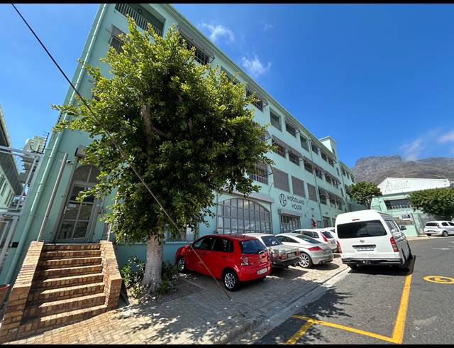 78M² BUILDING TO LET IN WOODSTOCK